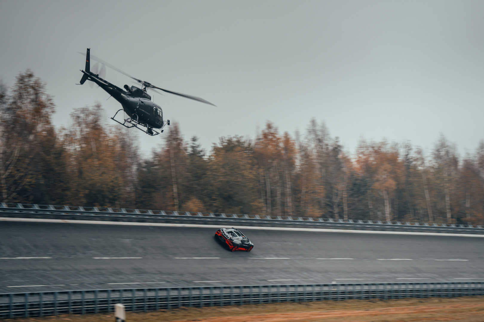 SMALL_14 BUGATTI W16 Mistral World Record